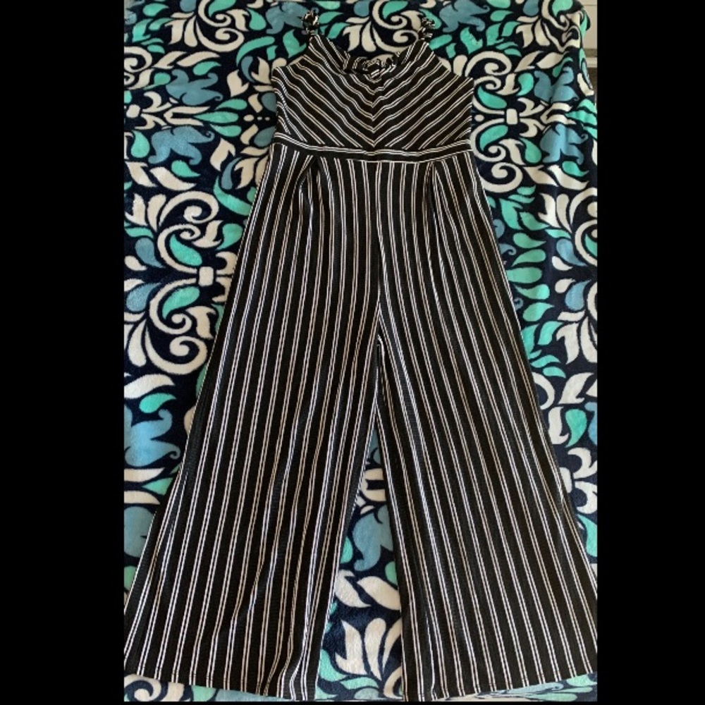 Black and white romper🖤🤍